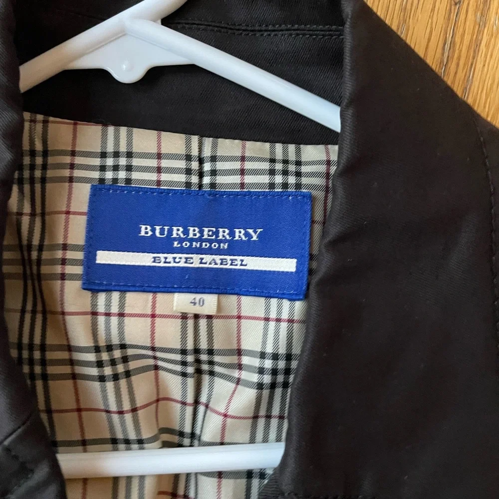 Burberry Black Classic Trench Coat with Signature Check Lining - Picture 2 of 15